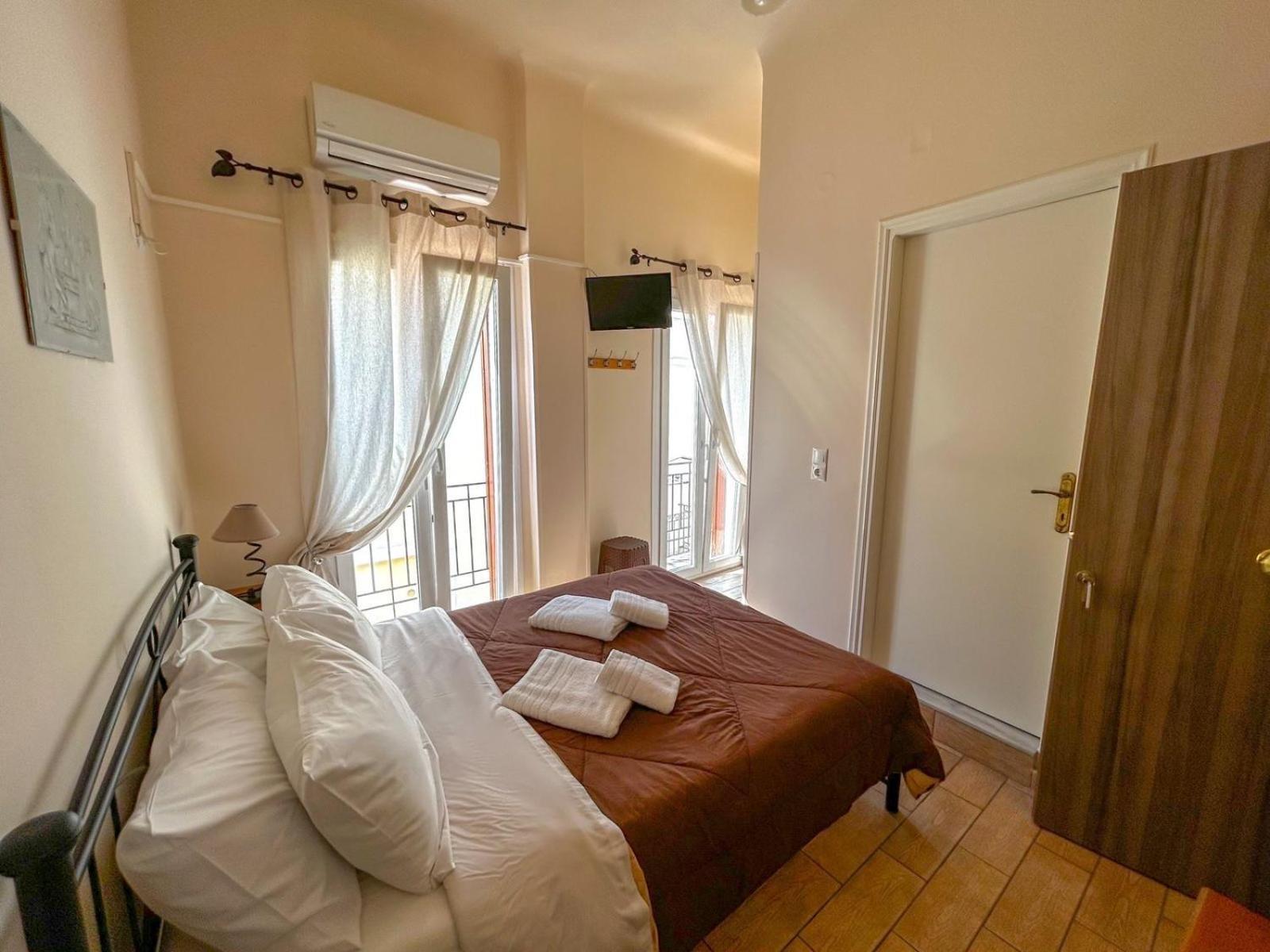 Central 9 Rooms Ermoupoli Zimmer foto