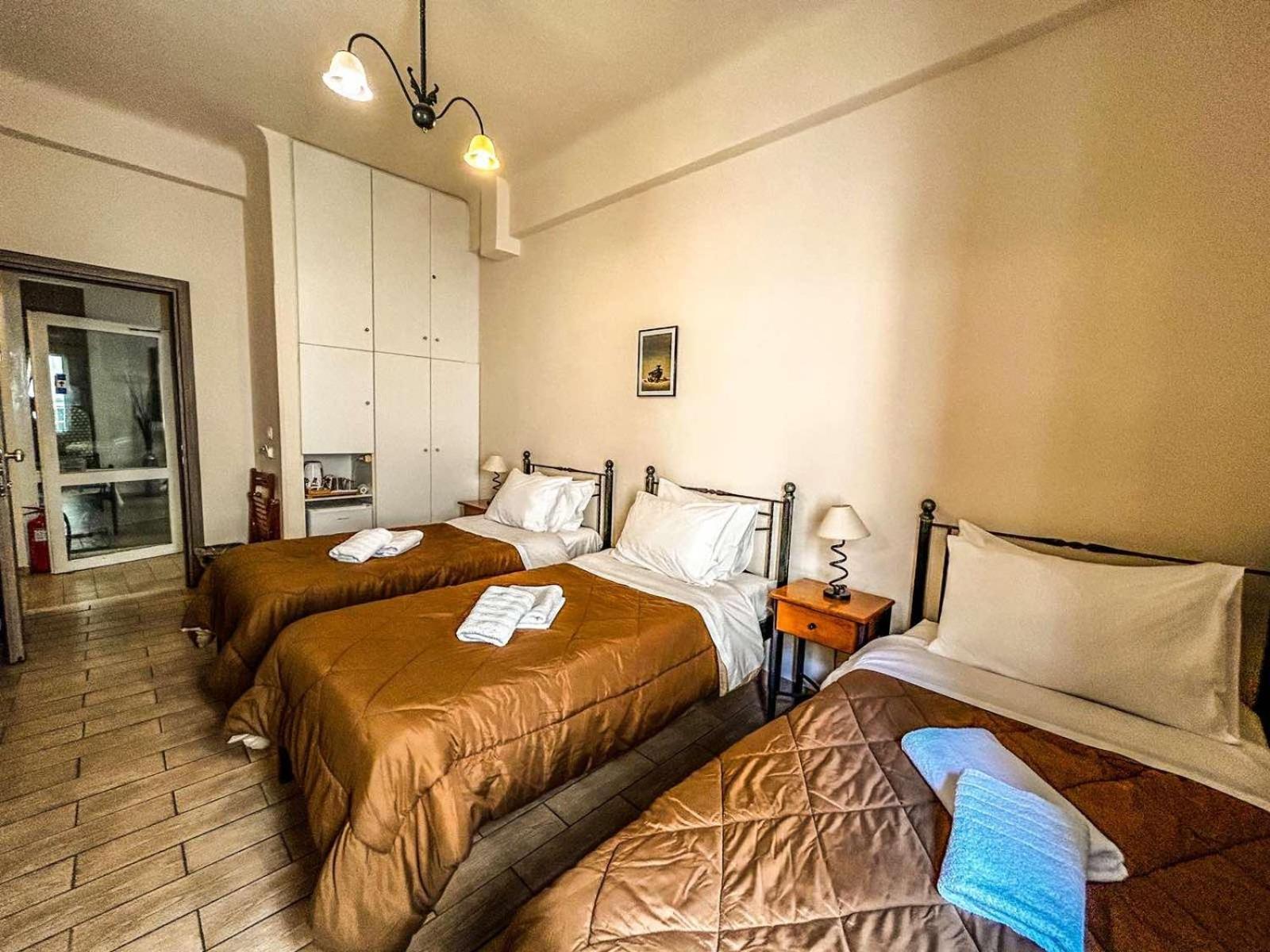 Central 9 Rooms Ermoupoli Zimmer foto