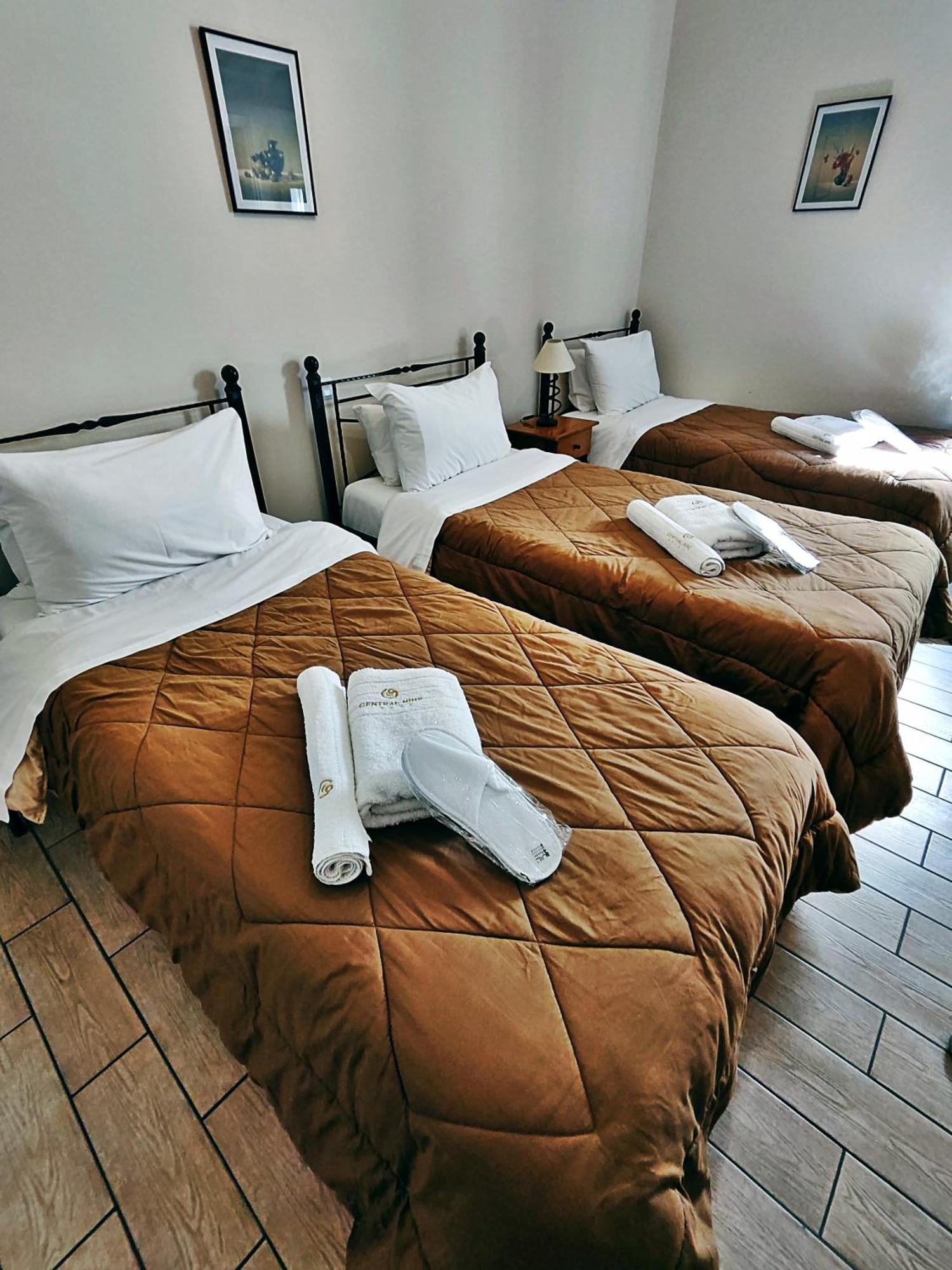 Central 9 Rooms Ermoupoli Zimmer foto