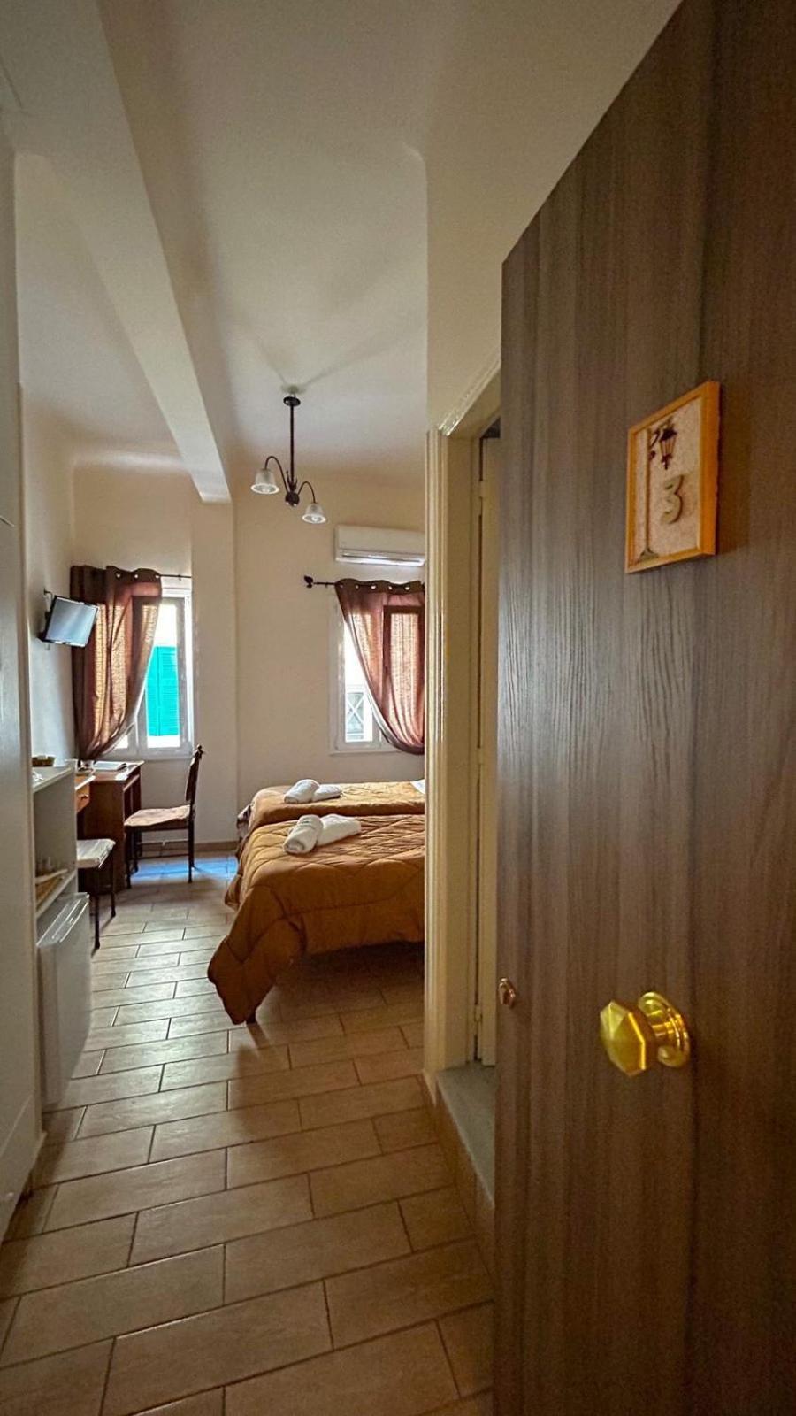 Central 9 Rooms Ermoupoli Zimmer foto